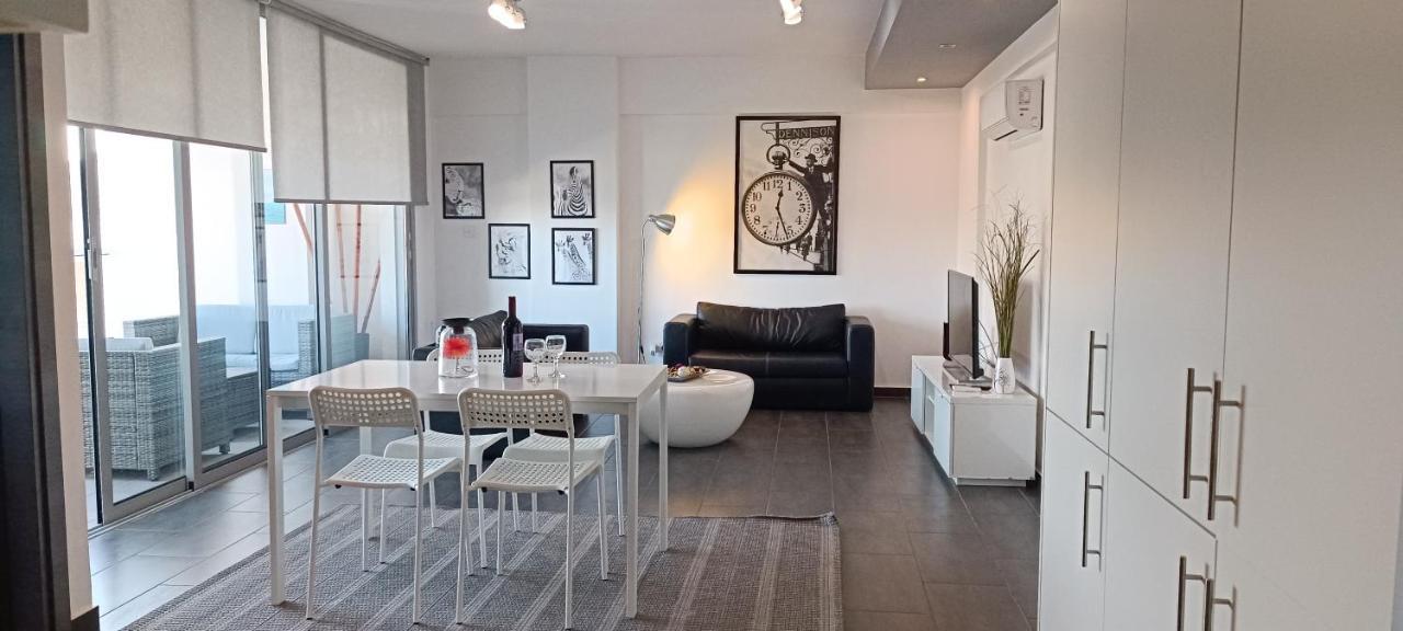 Dezo Luxury Town Apartment Larnaka Exterior foto