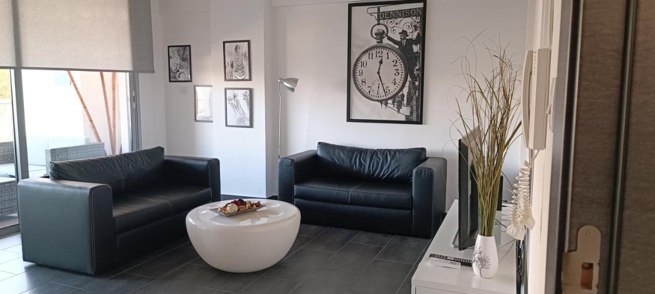 Dezo Luxury Town Apartment Larnaka Exterior foto