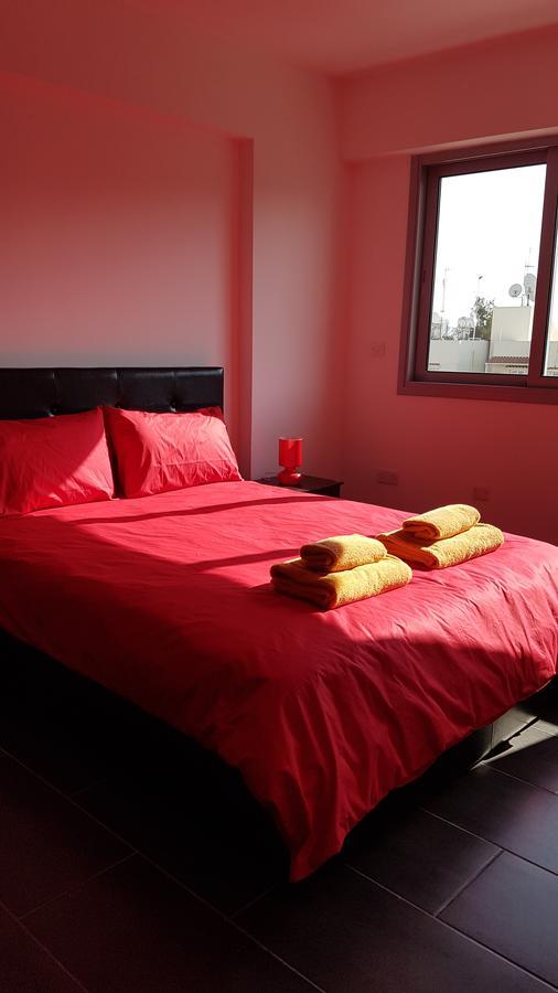Dezo Luxury Town Apartment Larnaka Exterior foto