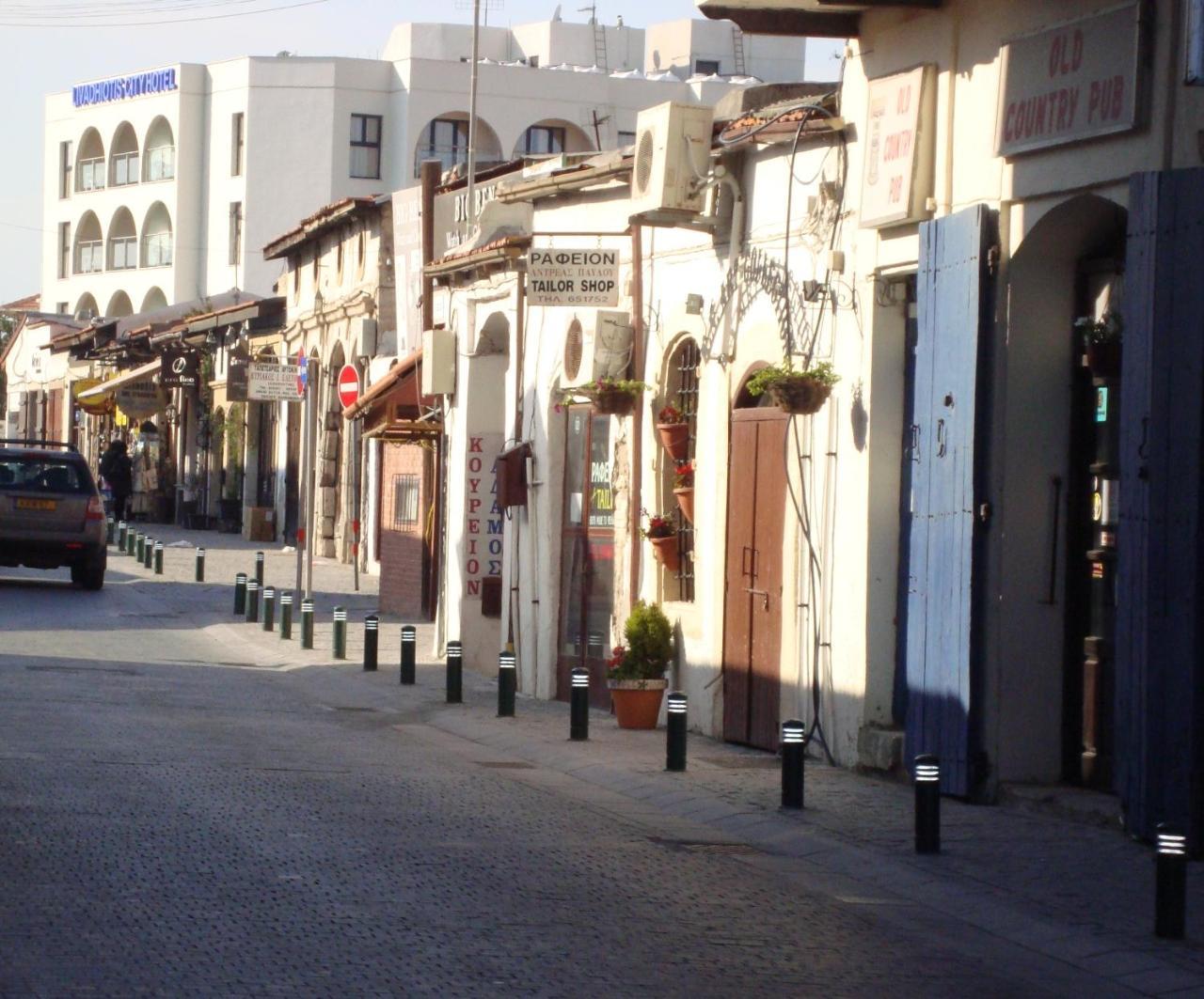 Dezo Luxury Town Apartment Larnaka Exterior foto